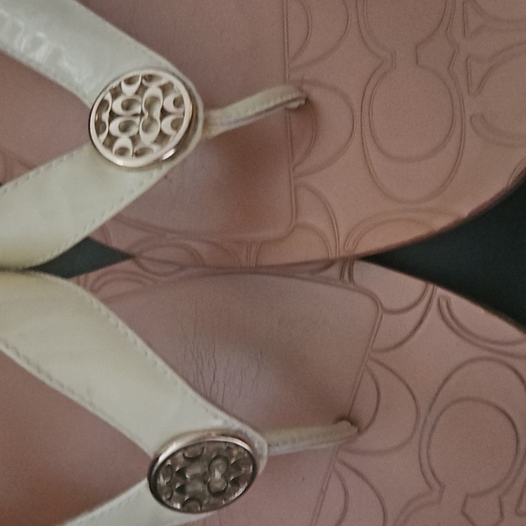 Coach Women's Sz10B Sara Flat Strap Logo Sandals Patent Cream 100% Leather - Picture 9 of 11